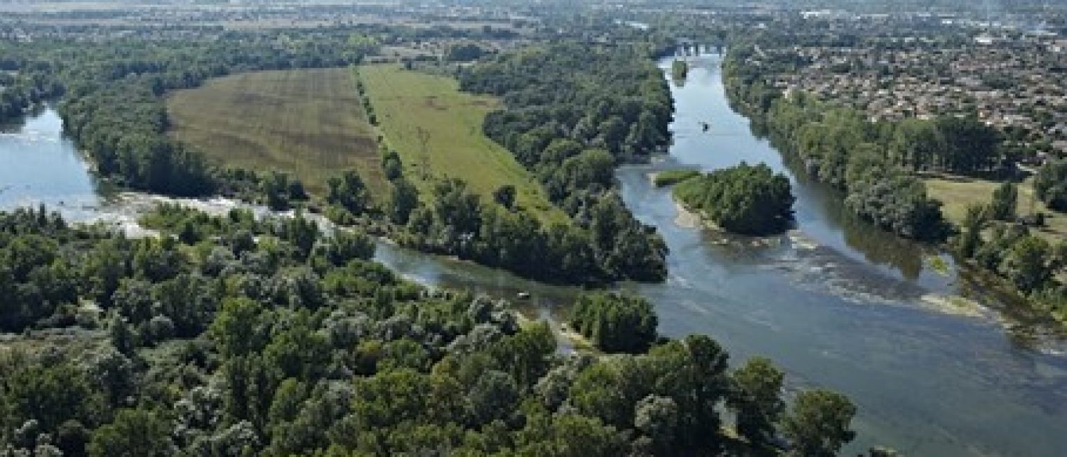 Confluence de l’Ariège (à gauche) avec la Haute-Garonne (à droite) Crédits : SMEAG © Taillefer